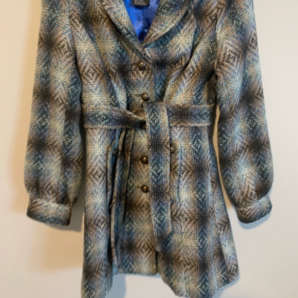 Stylish ‘Me Jane’ Wool Coat - Picture 2 of 3